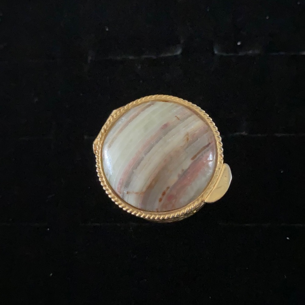 Vintage trinket box. Mx2